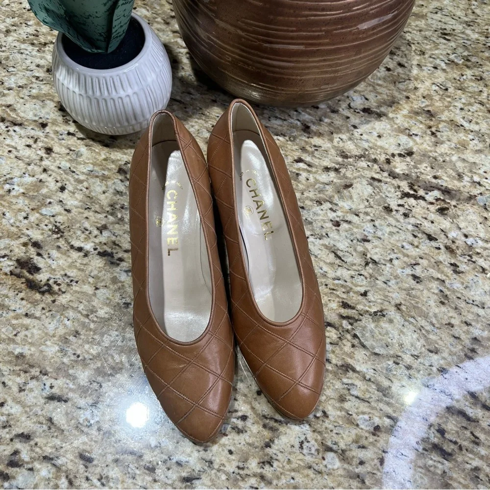 Chanel Quilted Tan Brown Leather Almond Toe Pumps 36 100% Authentic